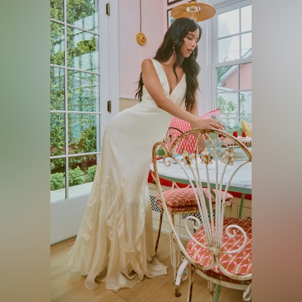 Lulu's Cream V-Neck Maxi Dress